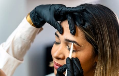 Professional eyebrow beautician. Eyebrow marking in a beauty clinic. Professional eyebrow beautician. Eyebrow marking in a beauty clinic.